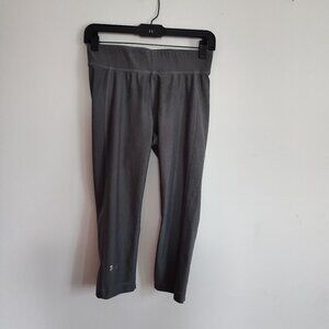 Ladies SZ M Under Armour Grey Compression Cropped Legging